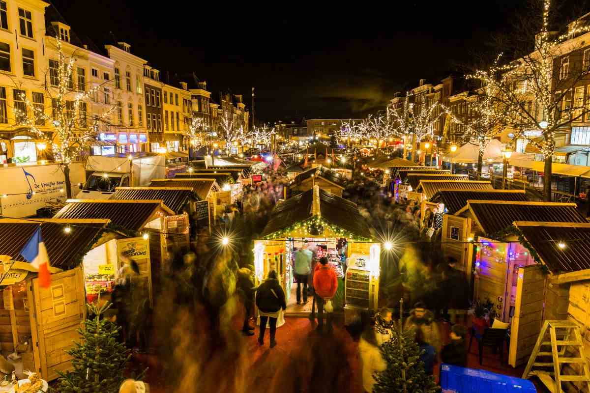 arriva il mercatino galleggiante di Natale a Leiden